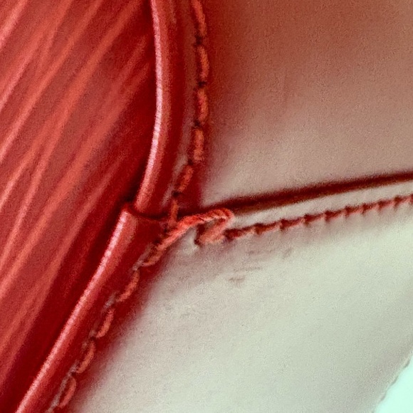 Louis Vuitton Red Leather Epi Jasmine Pre Loved - Picture 5 of 6